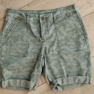 Women's Size 10 Time and Tru Faded Camouflage Bermuda Shorts